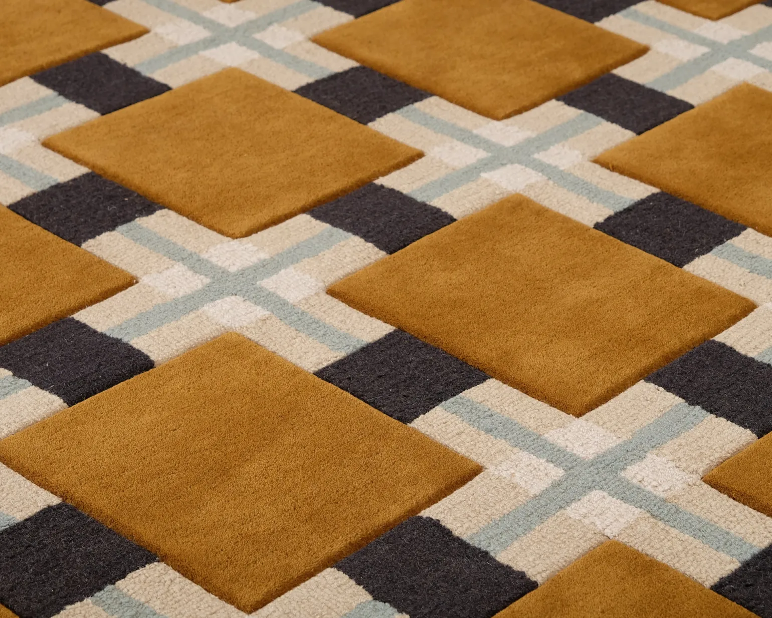 Layered x Evelina Kroon Ochre Fields ullmatta 250 x 345 cm