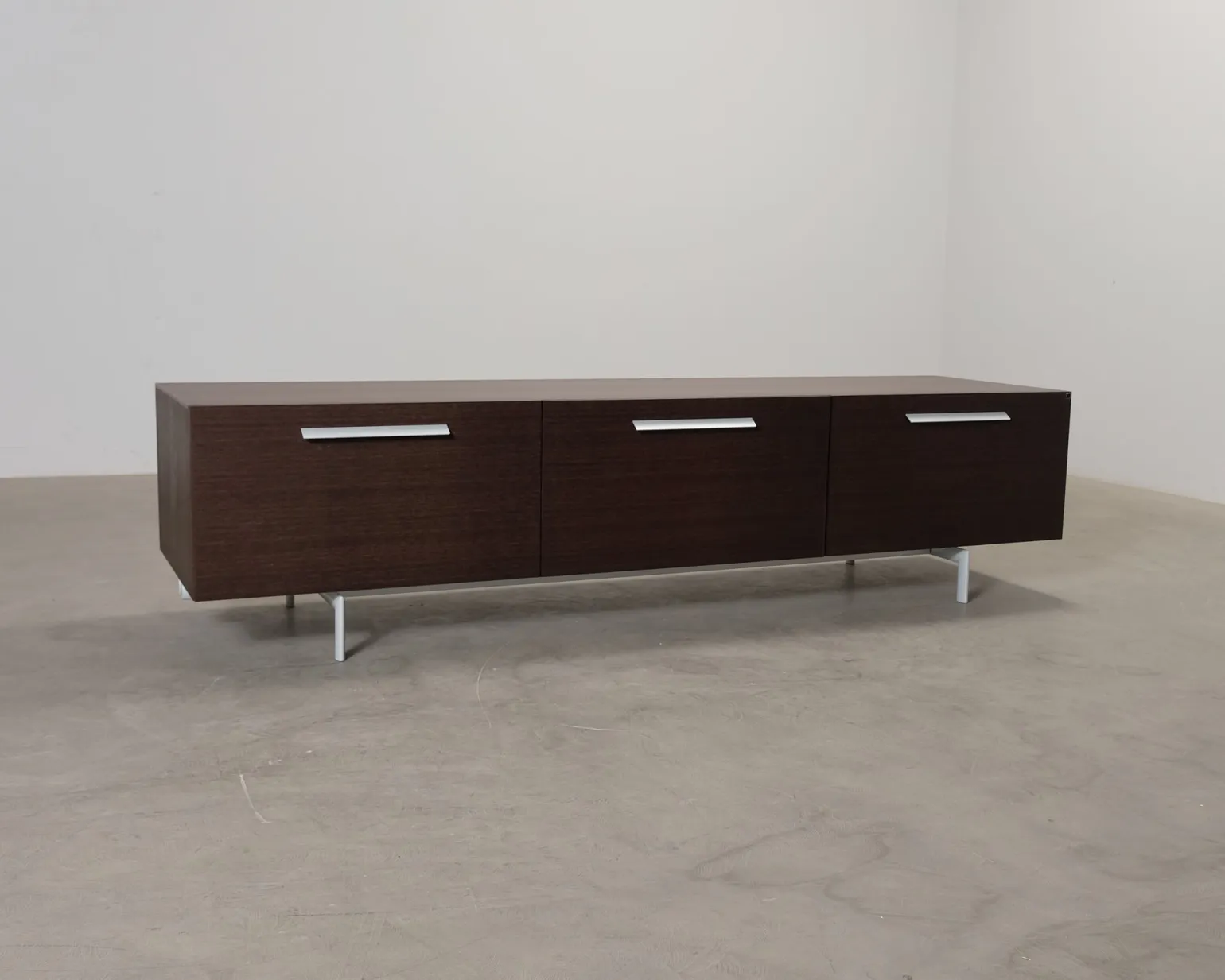 Ligne Roset TV-bänk brun