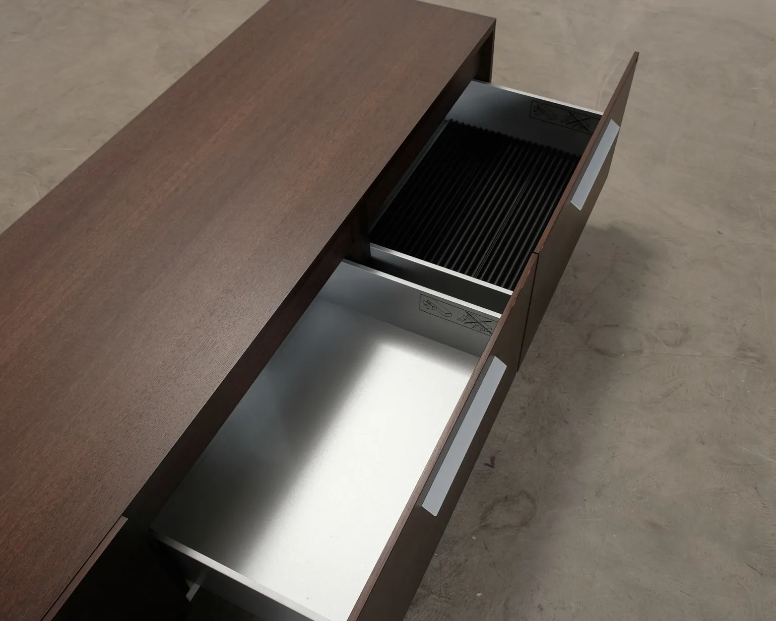 Ligne Roset TV-bänk brun