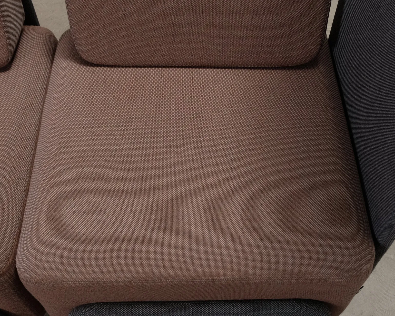 LoOok Industries 2-sits Area soffa brun / grå