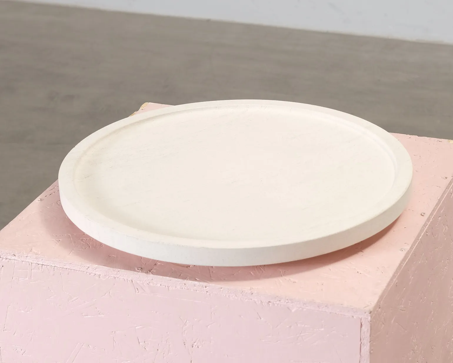 Louise Roe Gallery Objekt 10 bricka kalksten