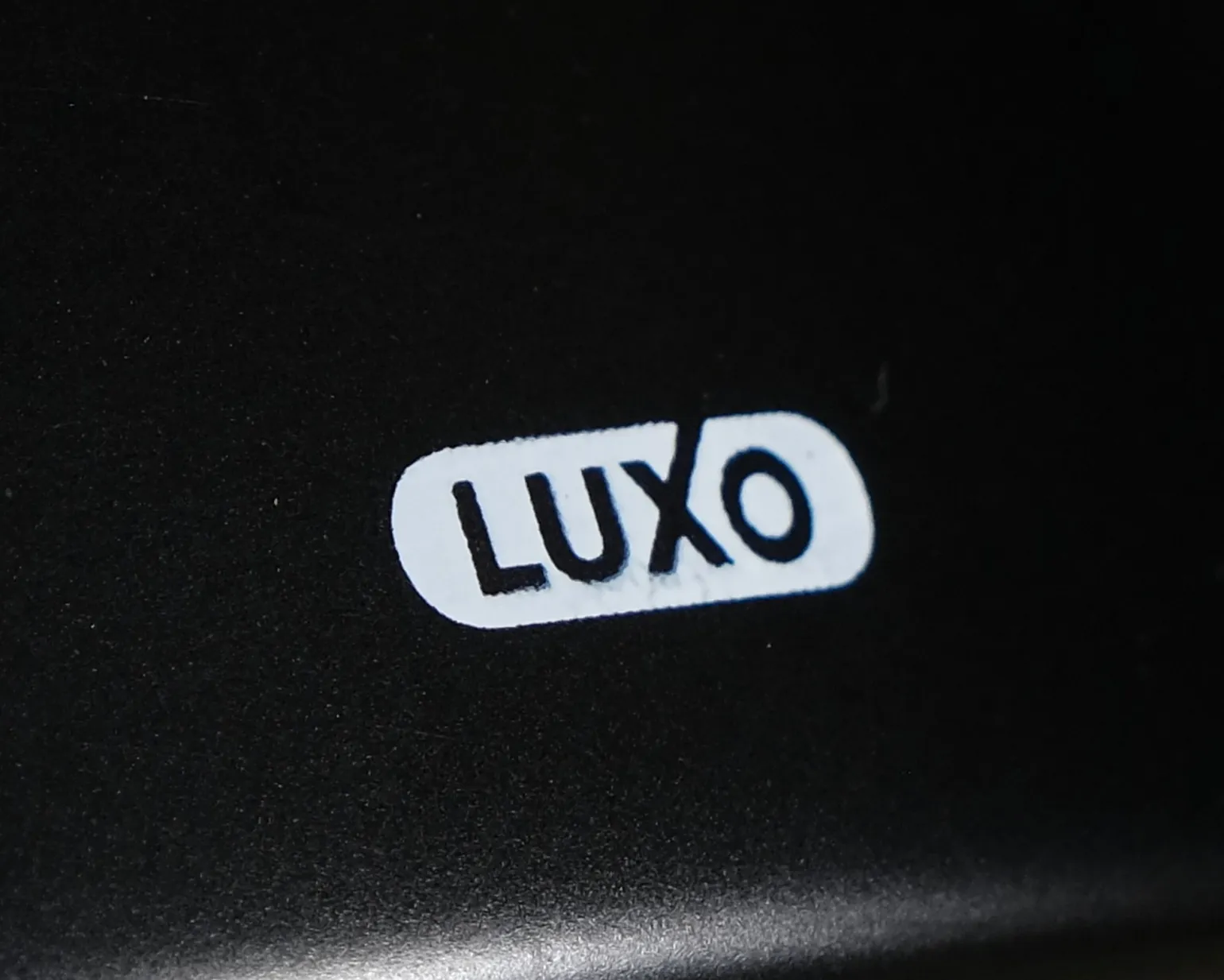 Luxo L1 golvlampa svart