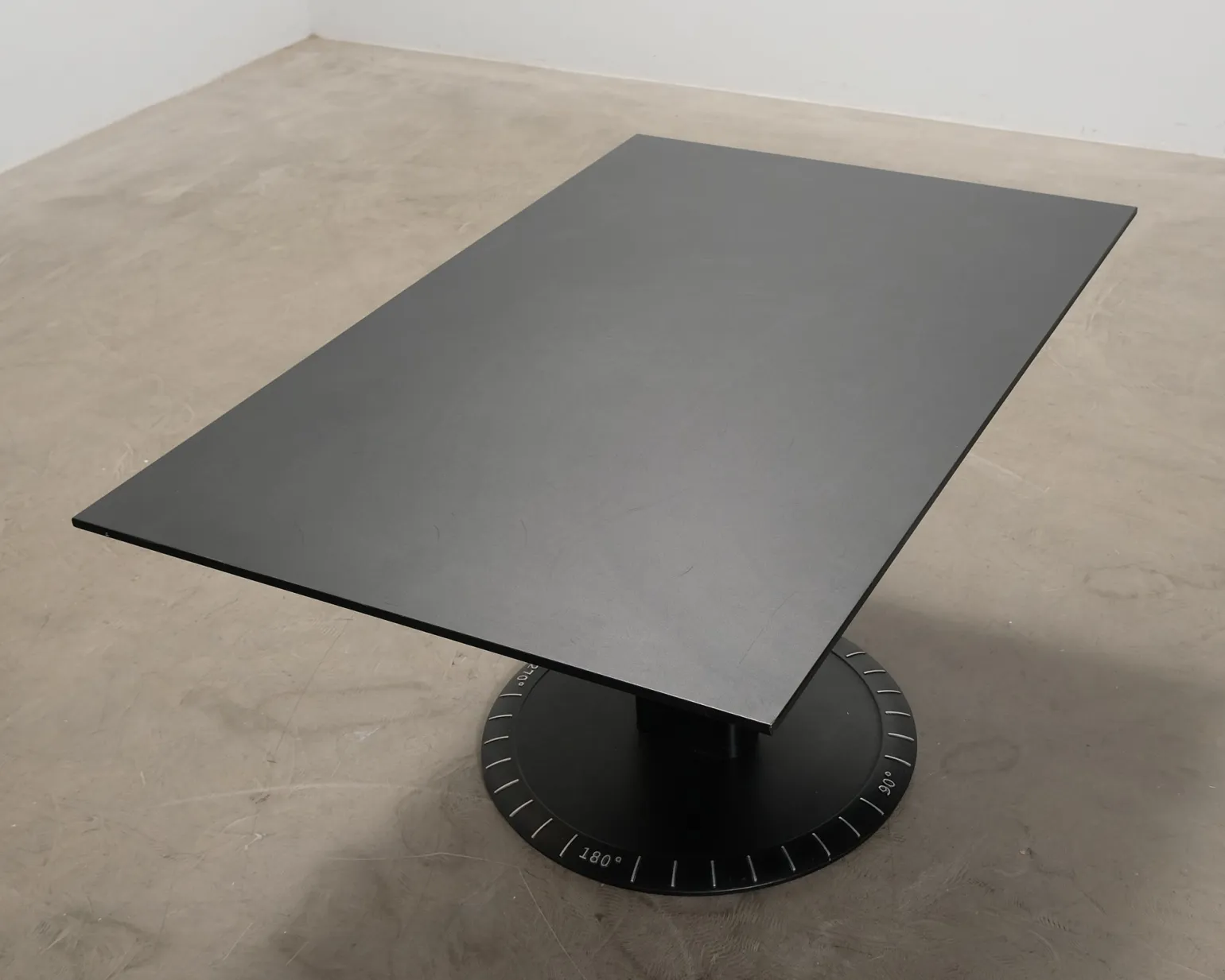 Magis 360° bord svart
