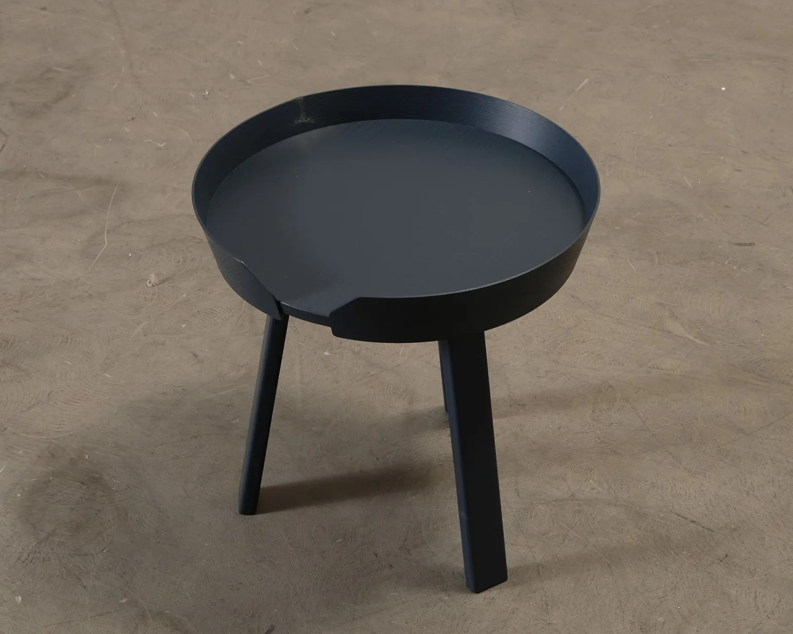 Muuto Around sidobord antracit