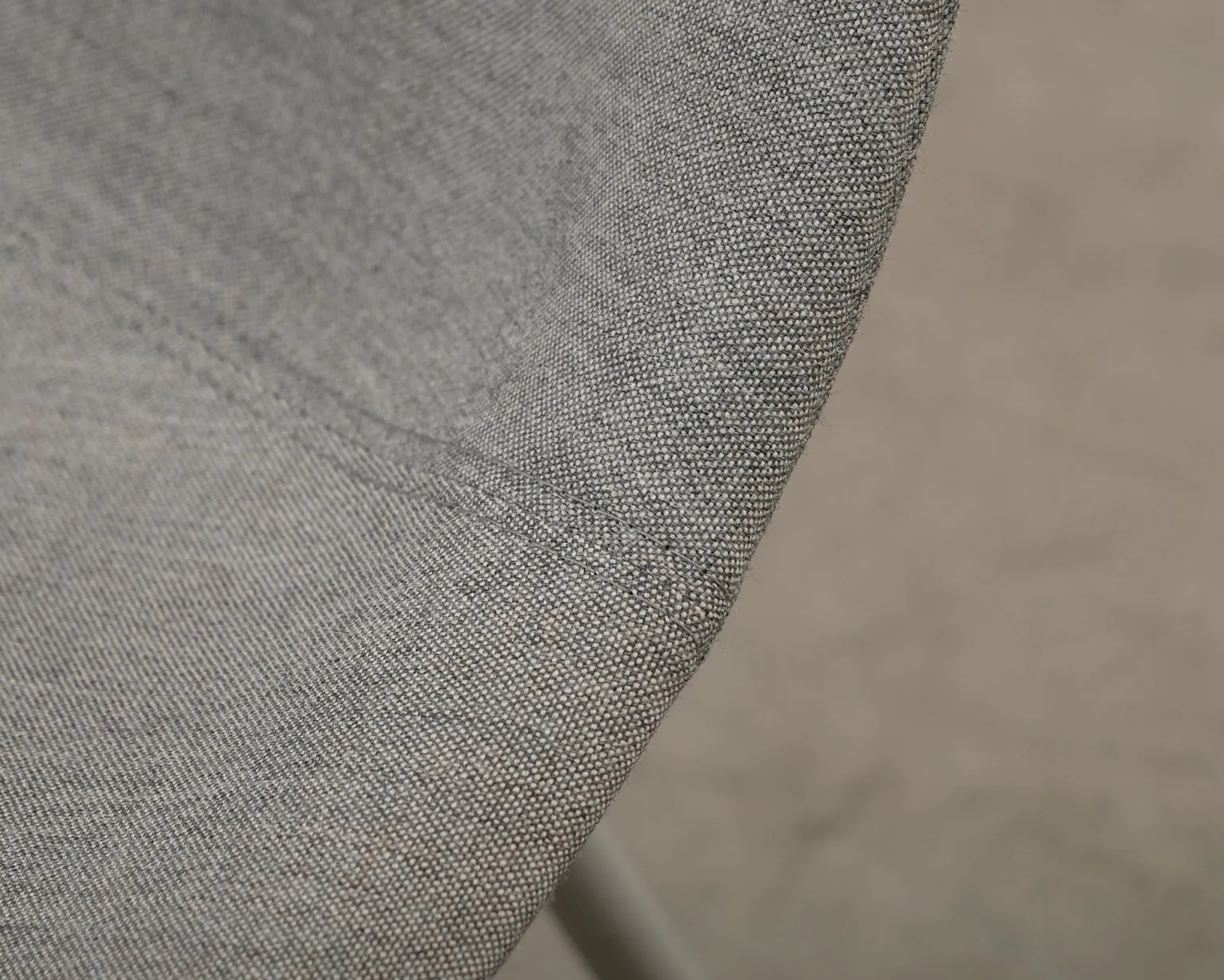 Muuto Fiber loungestol grå