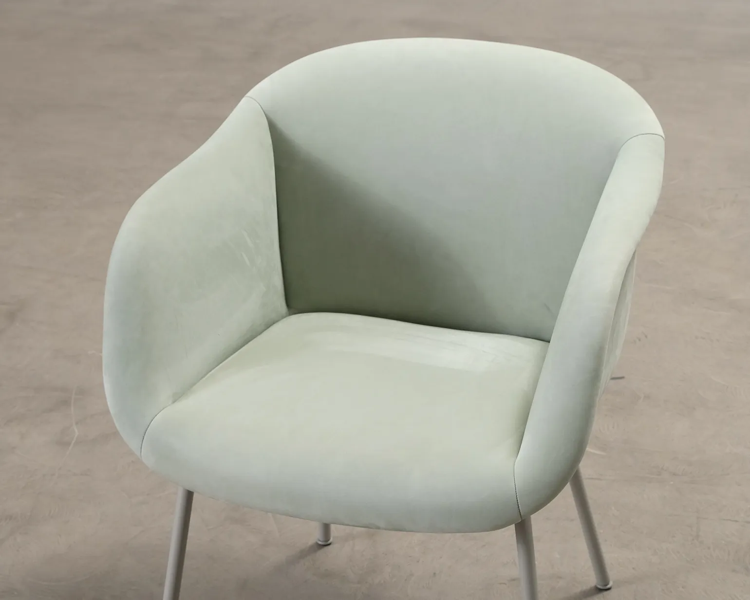 Muuto Fiber Soft Chair läderfåtölj grön