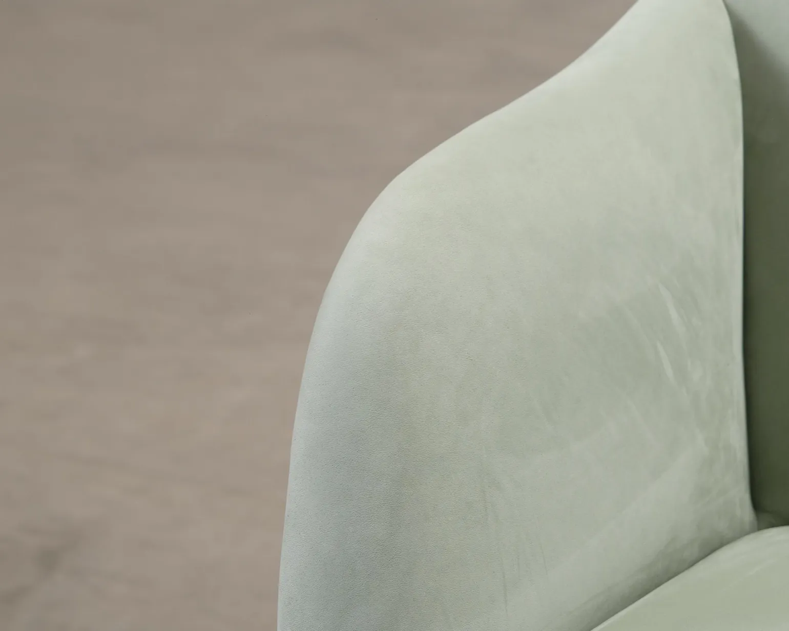 Muuto Fiber Soft Chair läderfåtölj grön