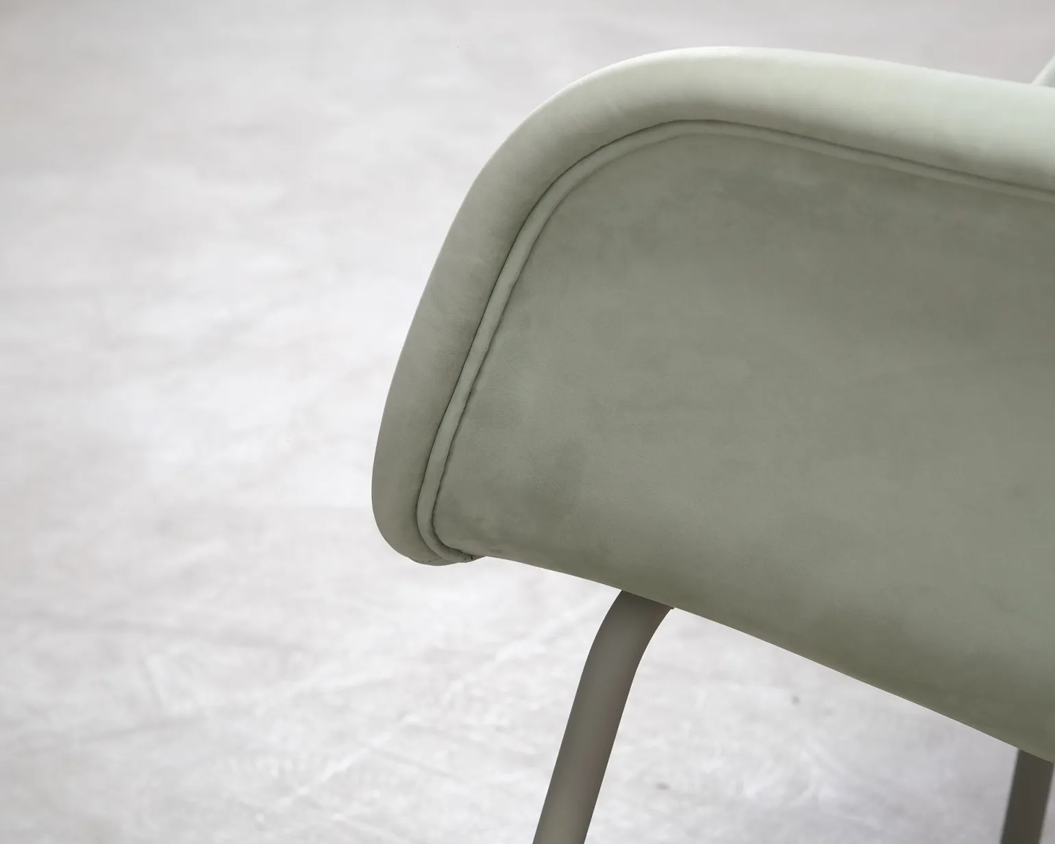 Muuto Fiber Soft Chair läderfåtölj grön