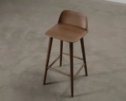 Muuto Nerd barstol 75 cm dark stained oak