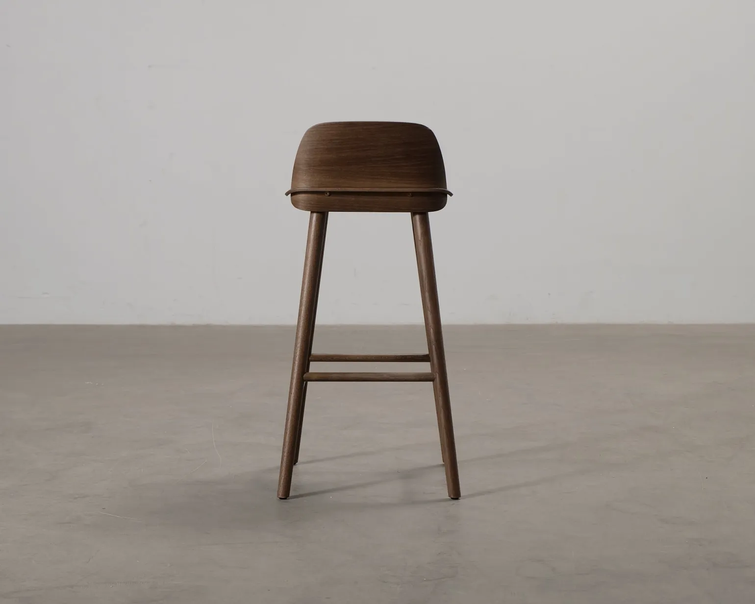 Muuto Nerd barstol 75 cm dark stained oak