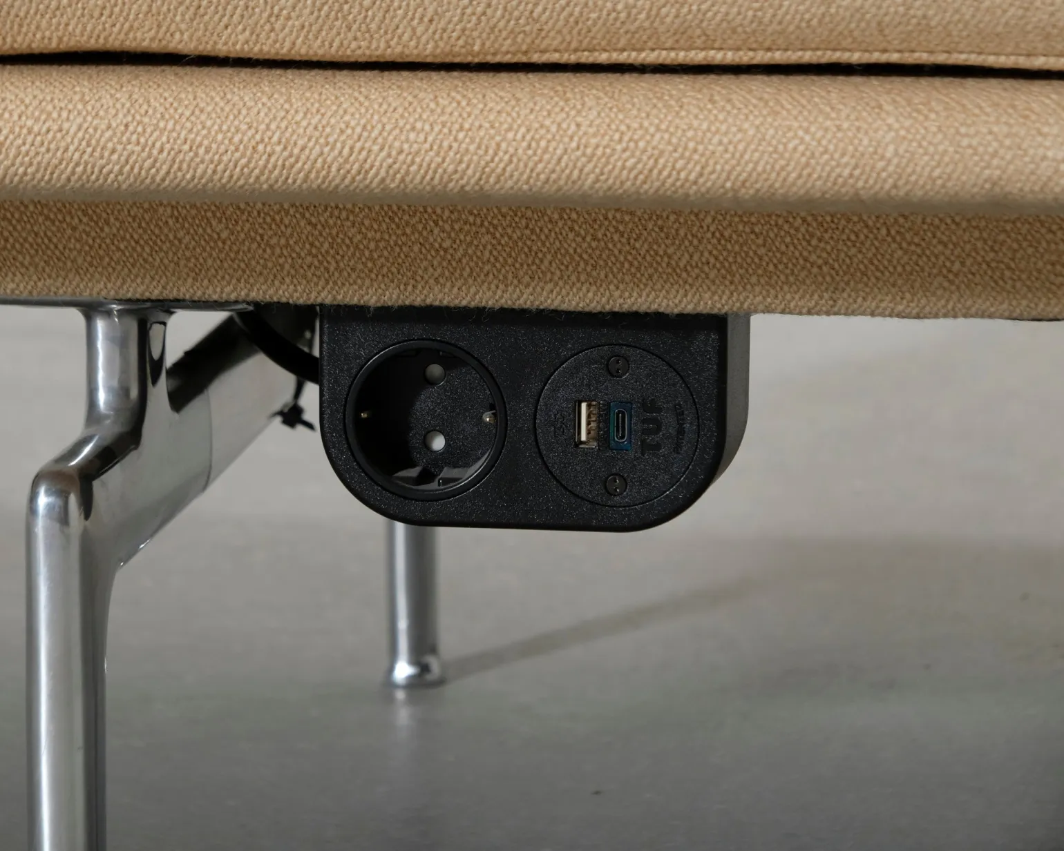 Muuto Outline Highback 2-sits soffa beige