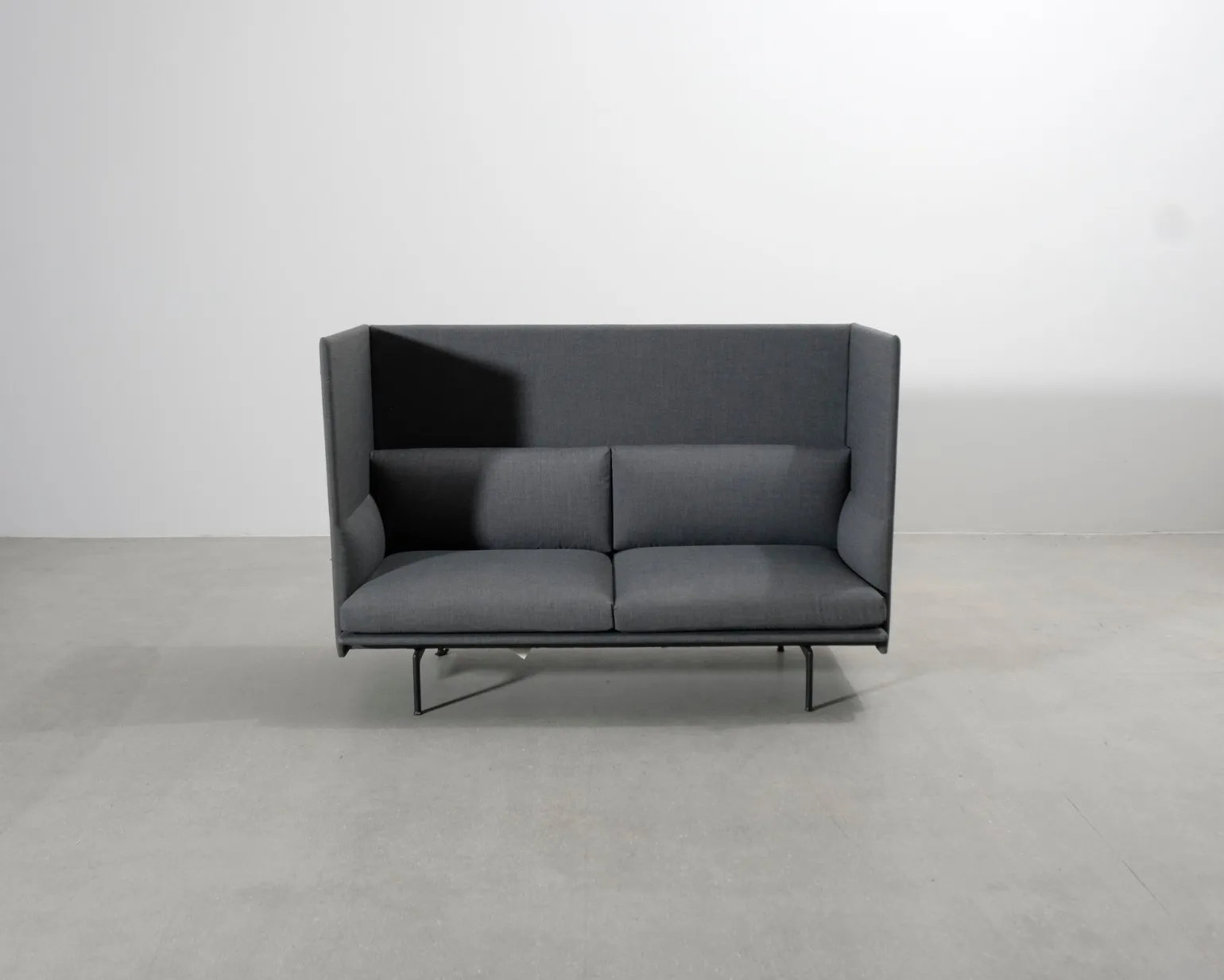 Muuto Outline Highback 2-sits soffa grå