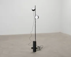 Muuto Post golvlampa svart