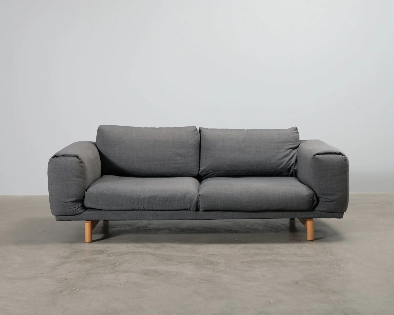 Muuto Rest 2-sits soffa grå