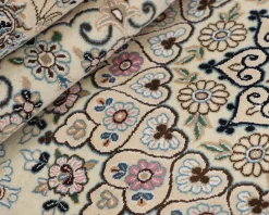 Nain 9 La orientalisk matta 195 x 308 cm