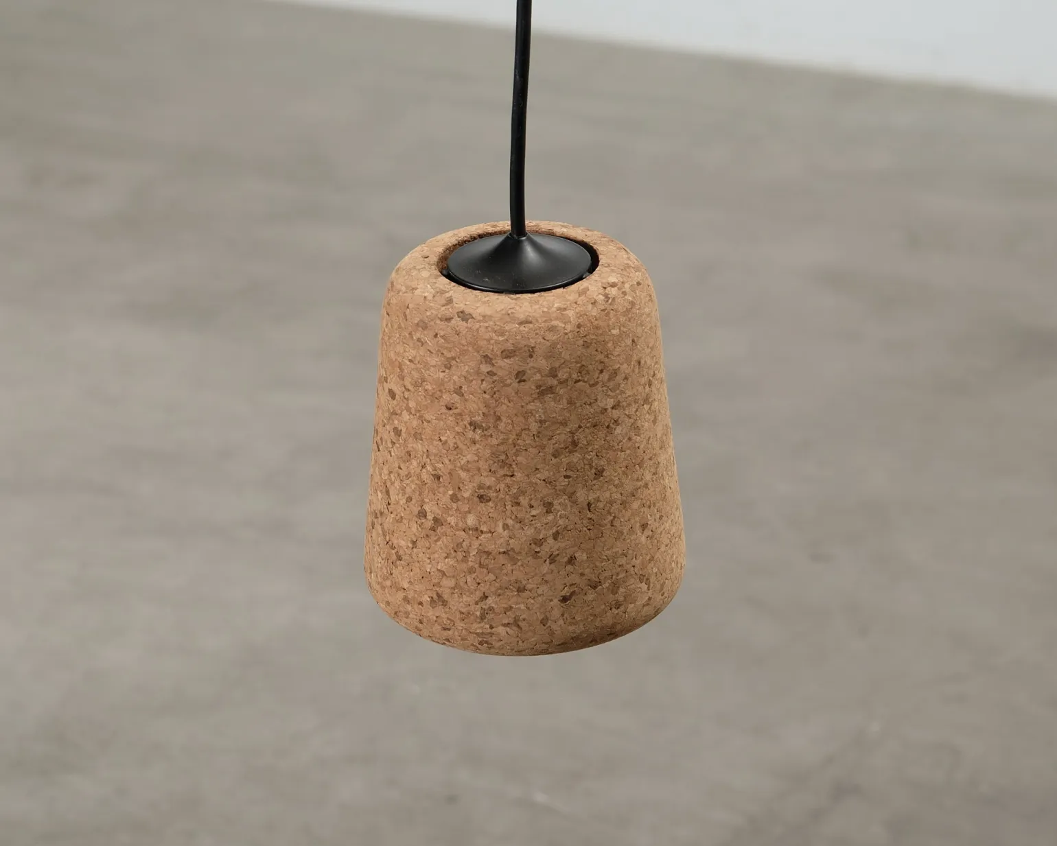 New Works Material pendellampa kork