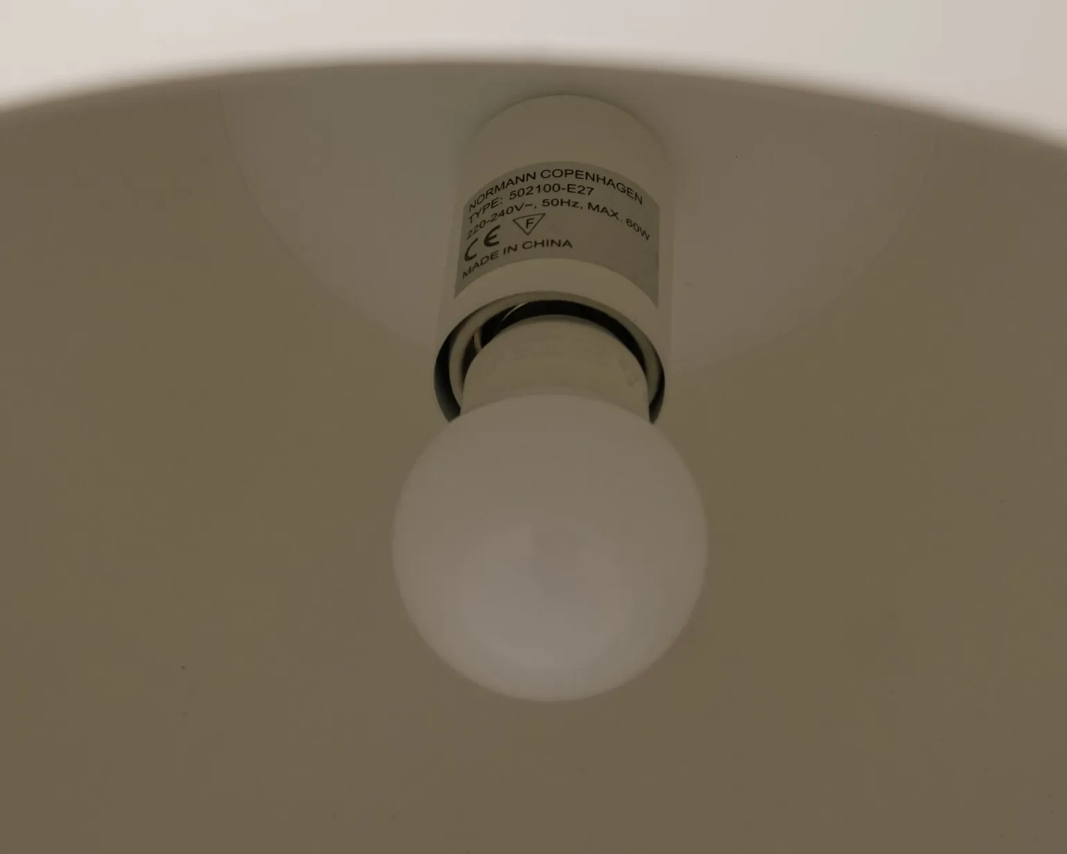 Normann Copenhagen Bell M pendellampa Sand