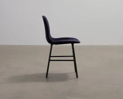 Normann Copenhagen Form stol mörkblå sammet