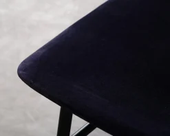 Normann Copenhagen Form stol mörkblå sammet