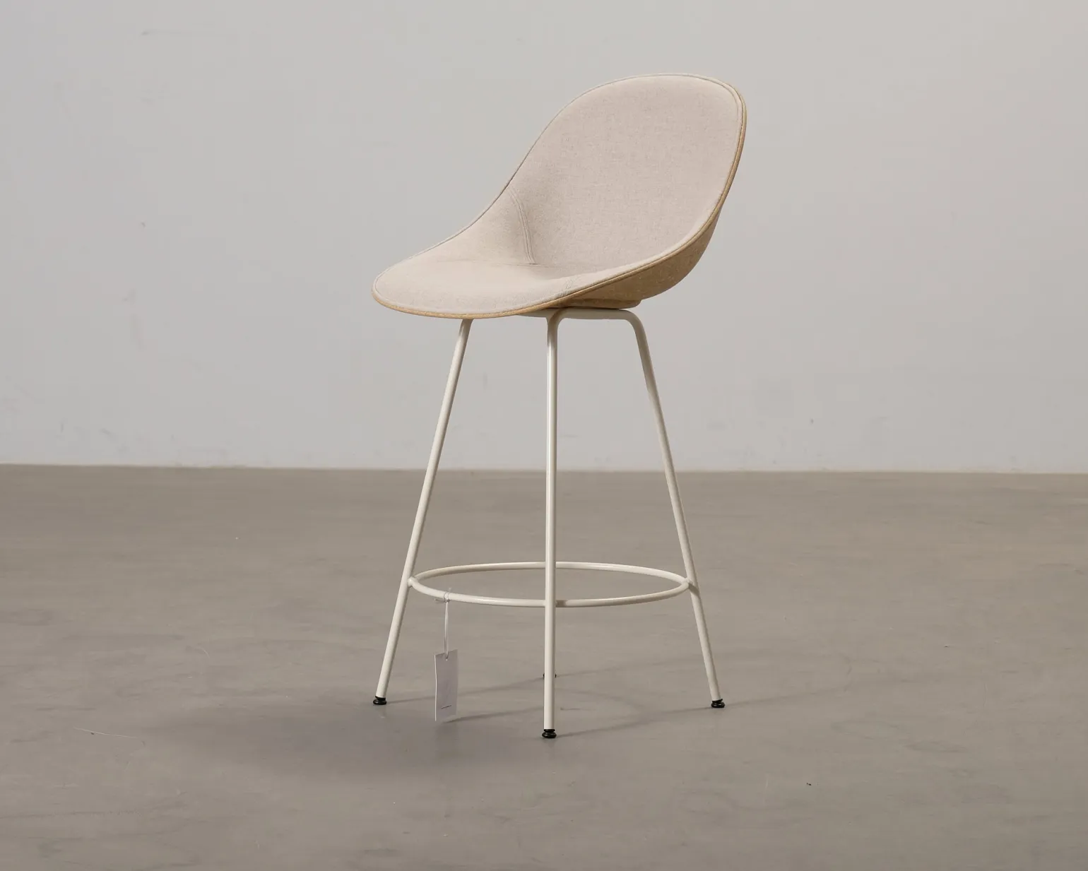 Normann Copenhagen Mat 65 cm barstool med armstöd