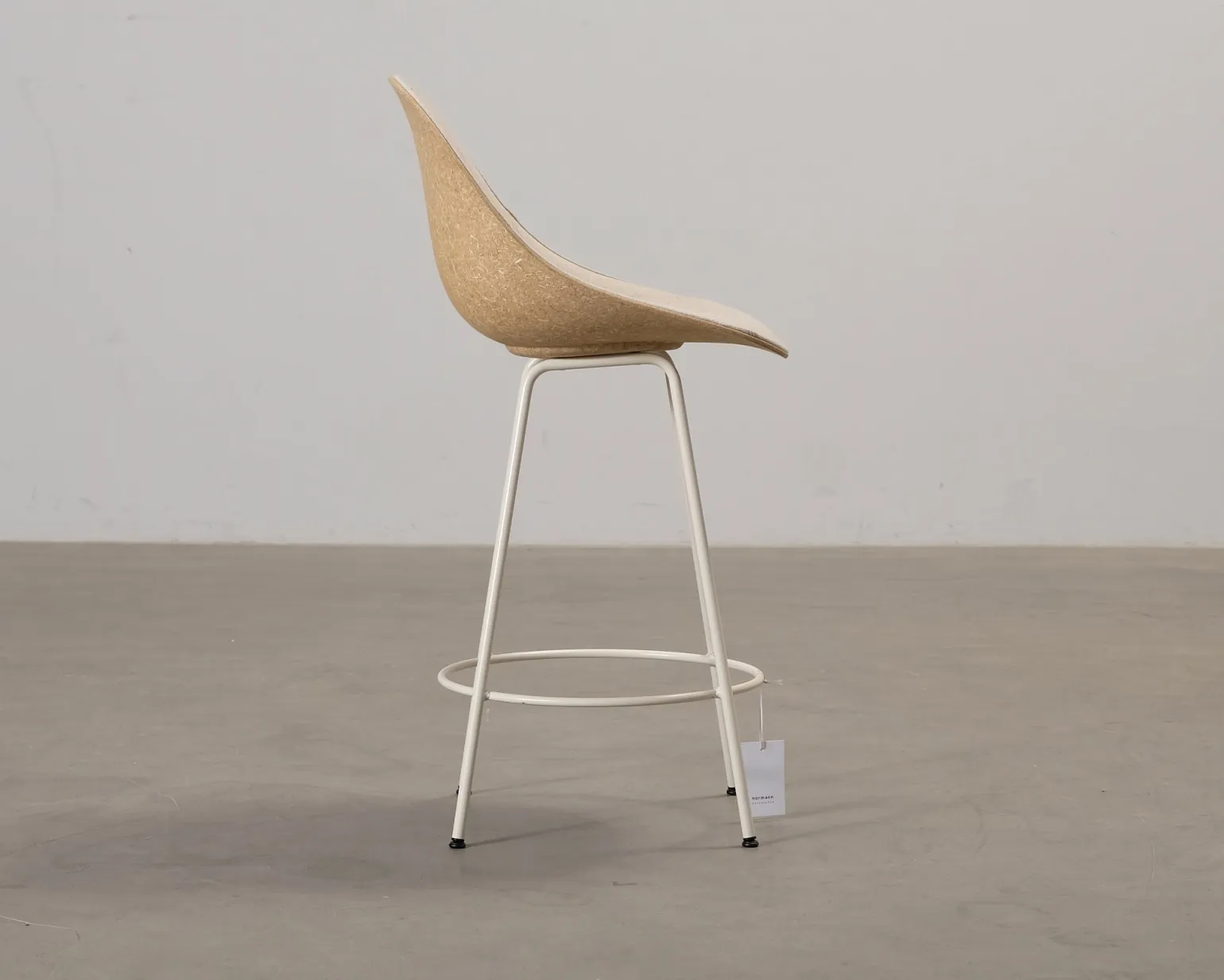 Normann Copenhagen Mat 65 cm barstool med armstöd