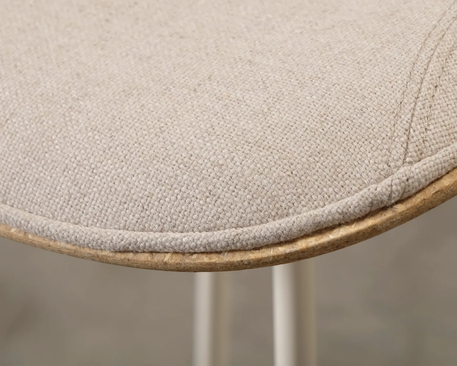 Normann Copenhagen Mat 65 cm barstool med armstöd