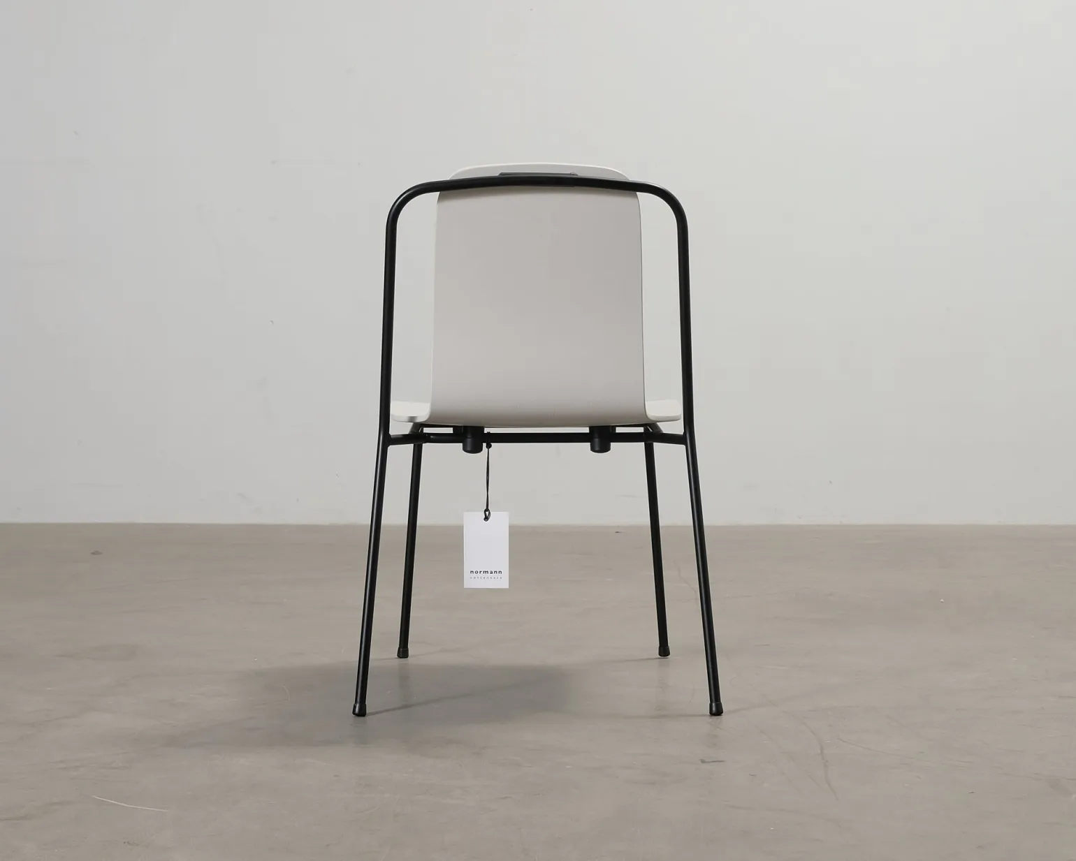 Normann Copenhagen Studio stol vit
