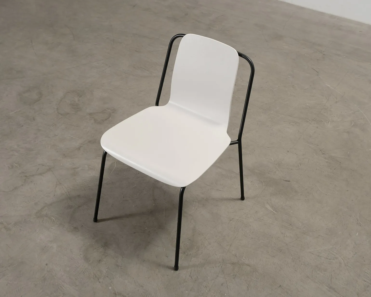 Normann Copenhagen Studio stol vit