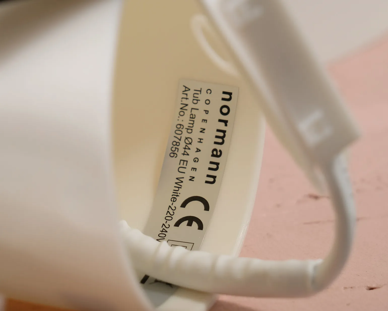 Normann Copenhagen Tub pendellampa vit ø 44 cm