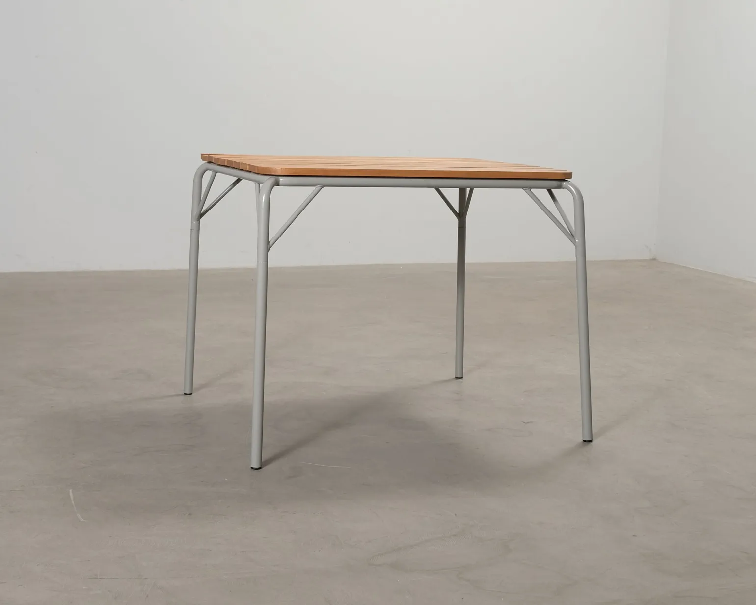 Normann Copenhagen Vig matbord