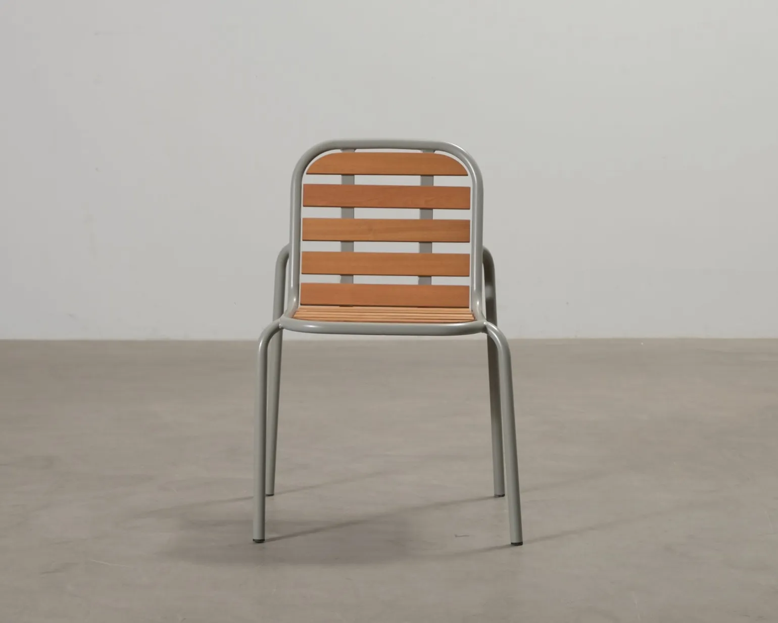 Normann Copenhagen Vig Robinia stol ljusgrå
