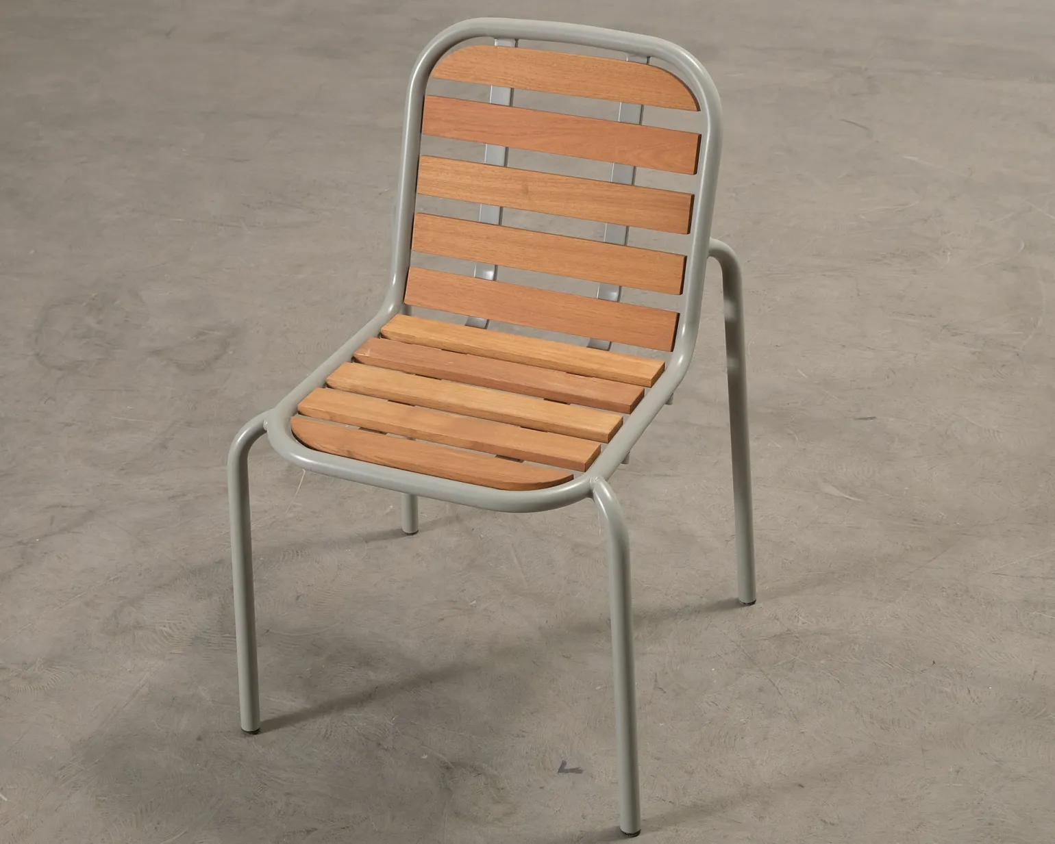 Normann Copenhagen Vig Robinia stol ljusgrå