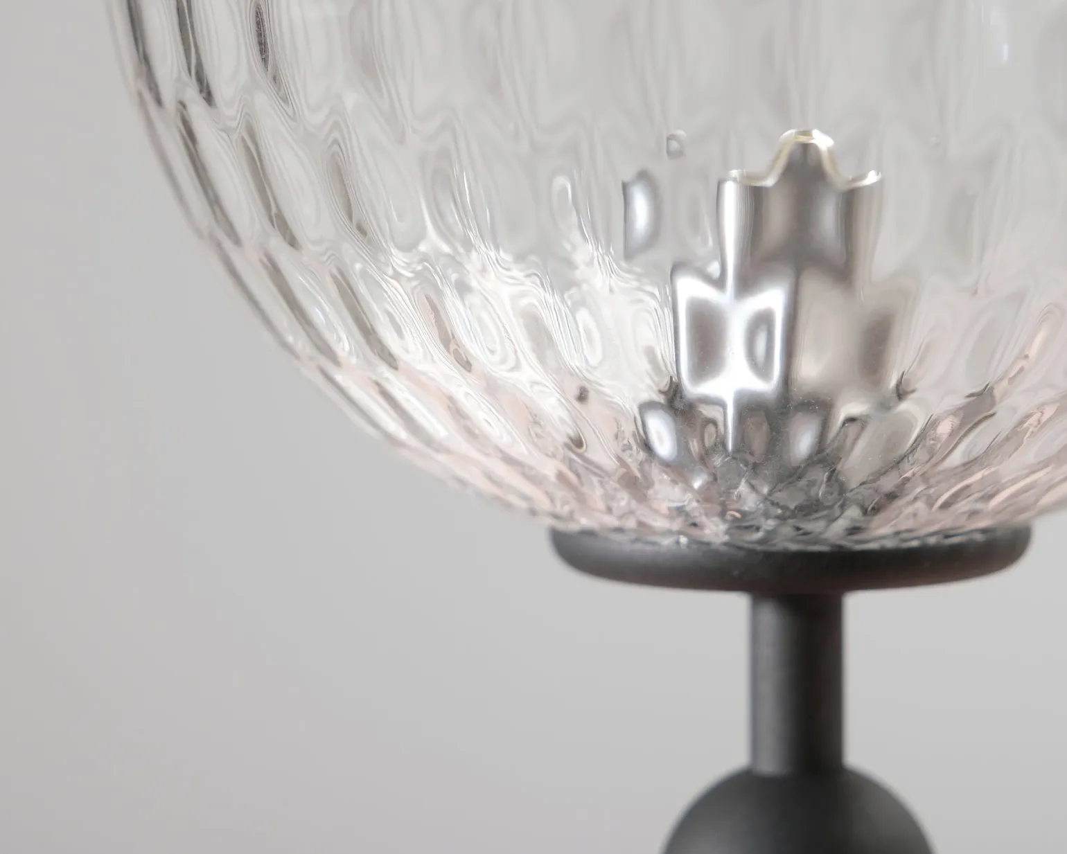 Nuura Miira bordslampa mörkgrå