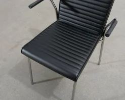 Offecct Quick karmstol svart