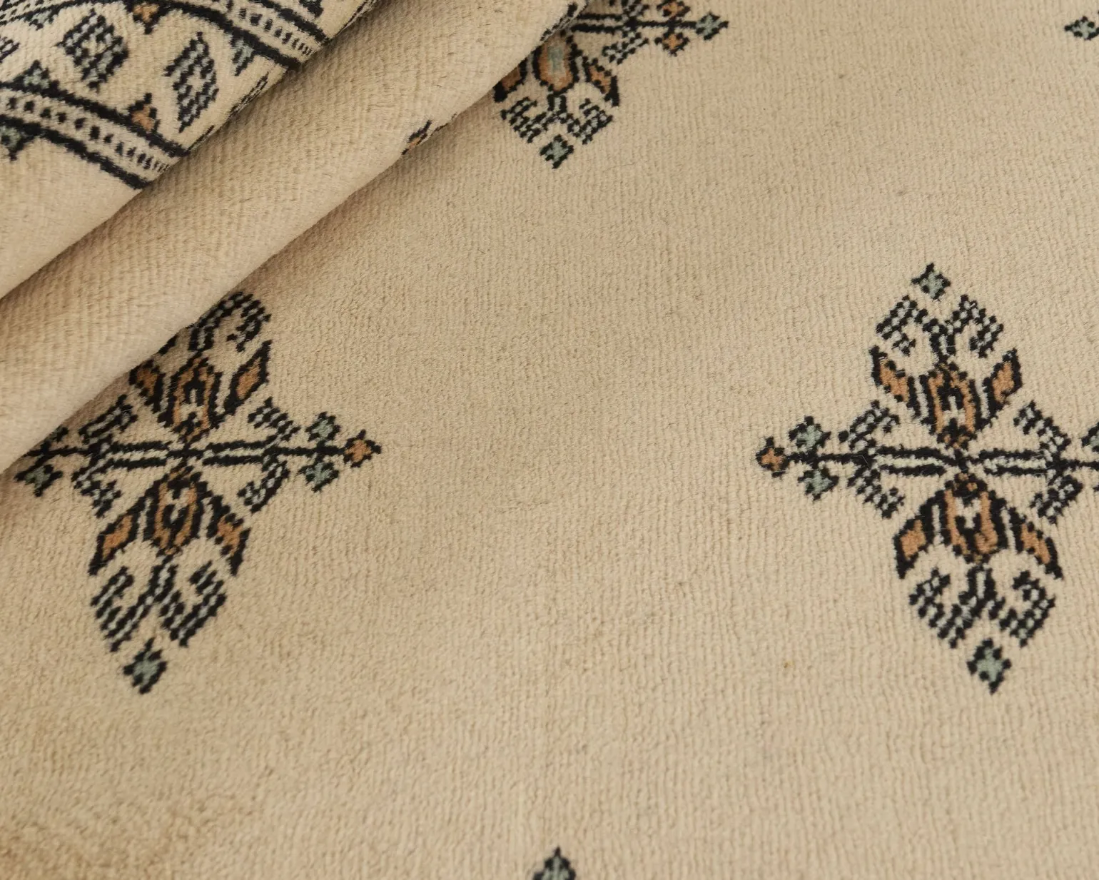 Pakistan handknotted orientalisk matta 135 x 210 cm