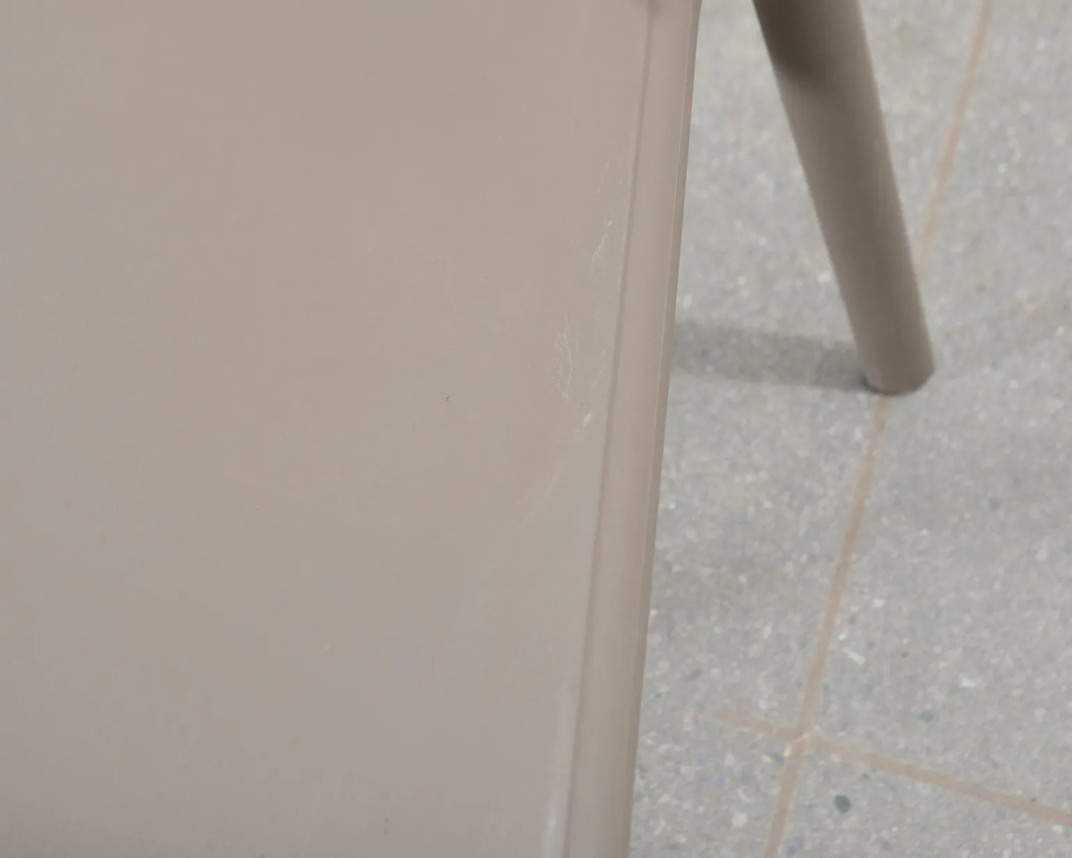Plaststol för barn grå