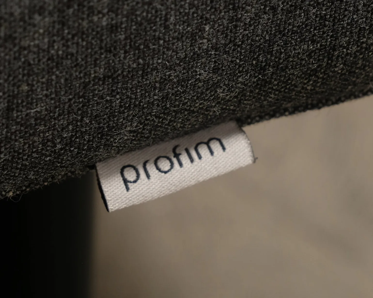 Profim WALL IN 20 fåtölj grå