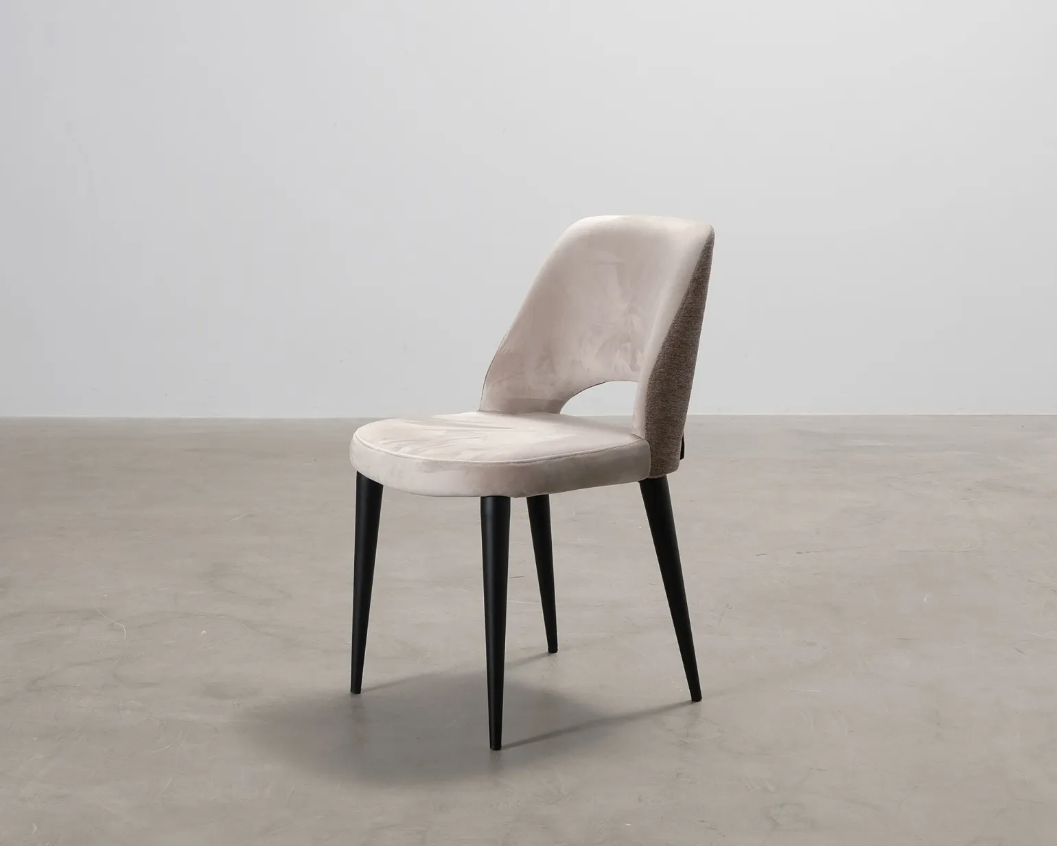 Richmond Interiors Giovanna stol i sammet beige