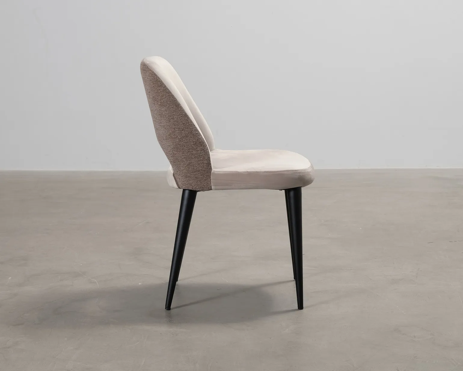 Richmond Interiors Giovanna stol i sammet beige