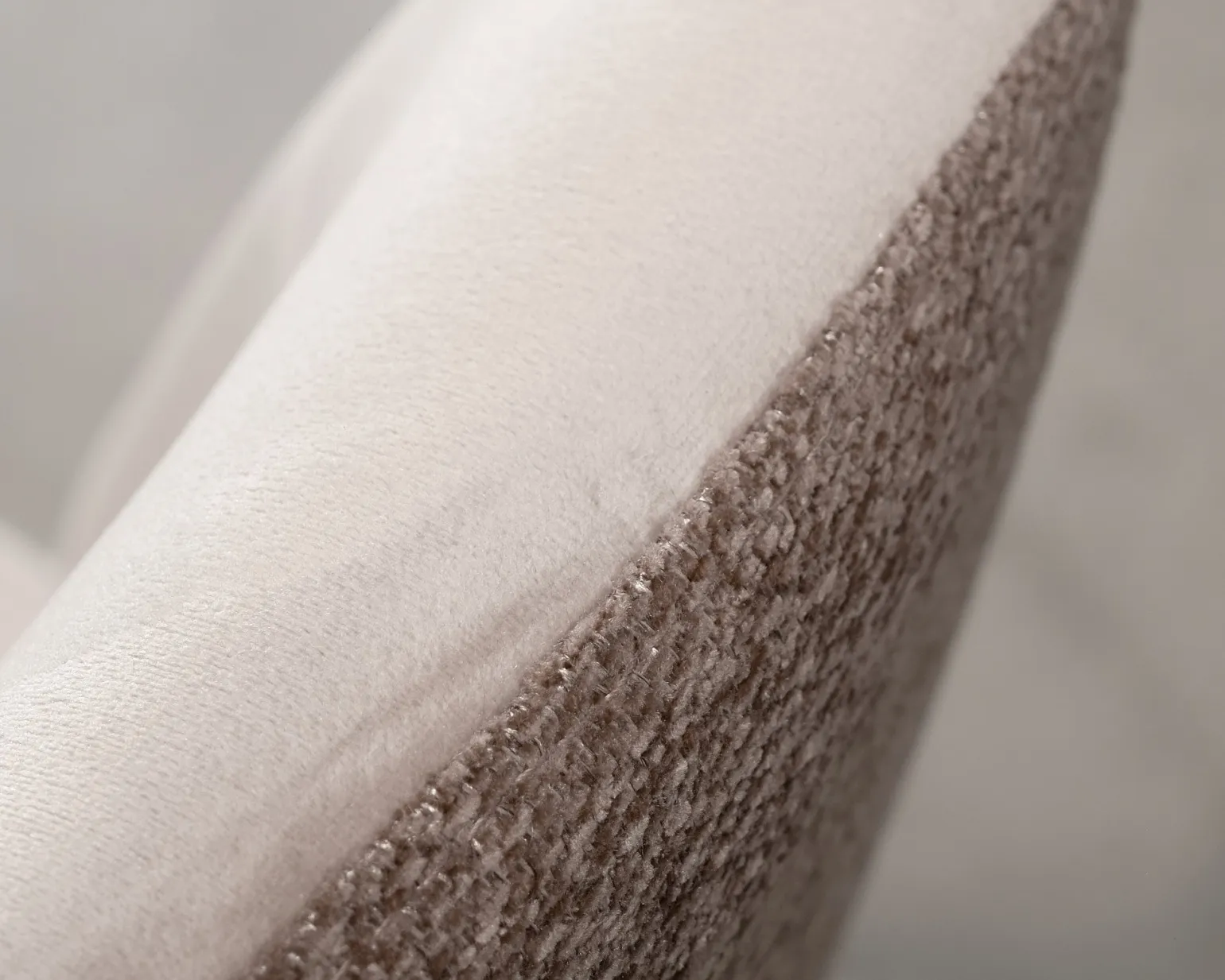 Richmond Interiors Giovanna stol i sammet beige