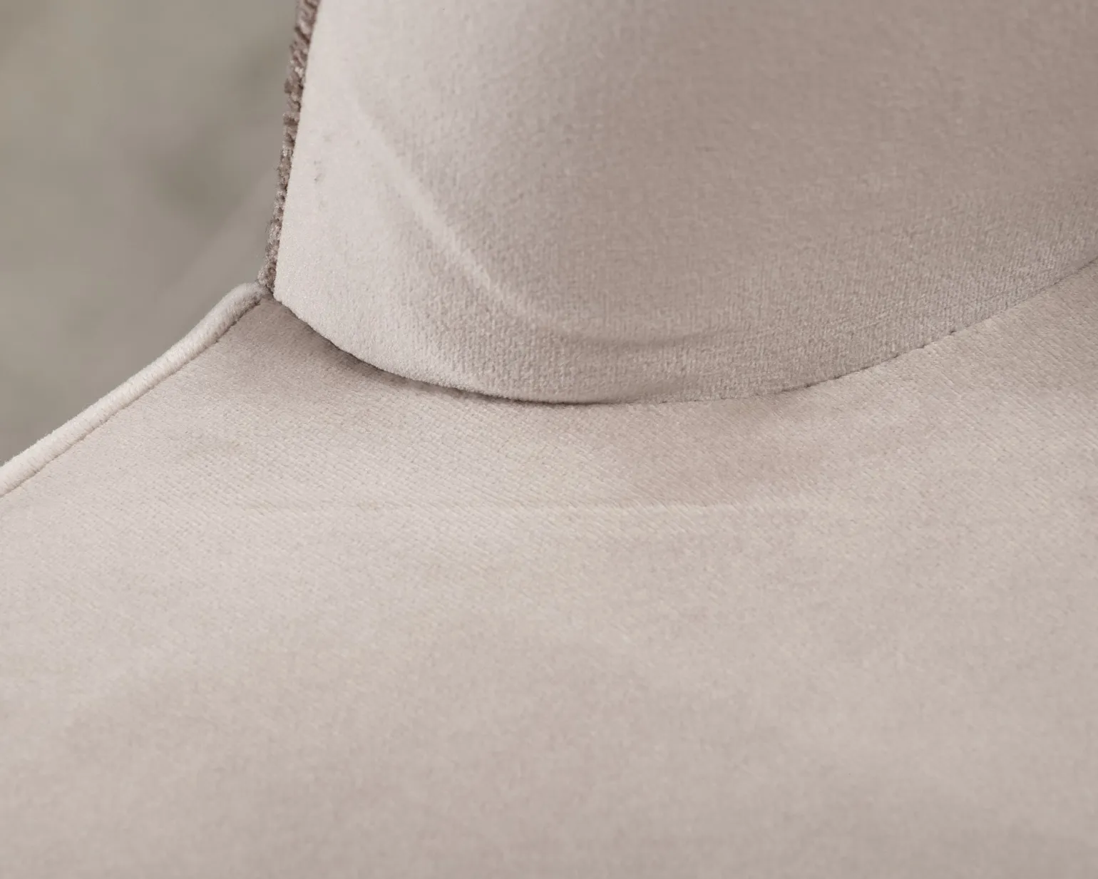 Richmond Interiors Giovanna stol i sammet beige