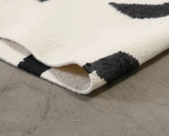 Rugvista Core Curved matta 140 x 200 cm svart / vit