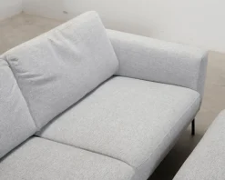 2-sitssoffa med fotpall grå