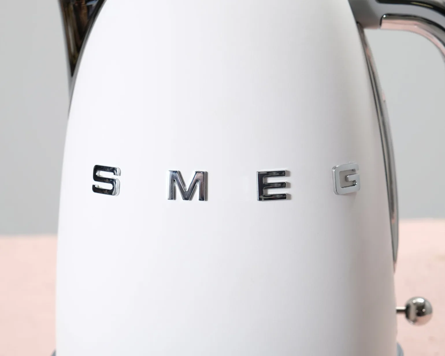 Smeg vattenkokare 1,7 L mattvit