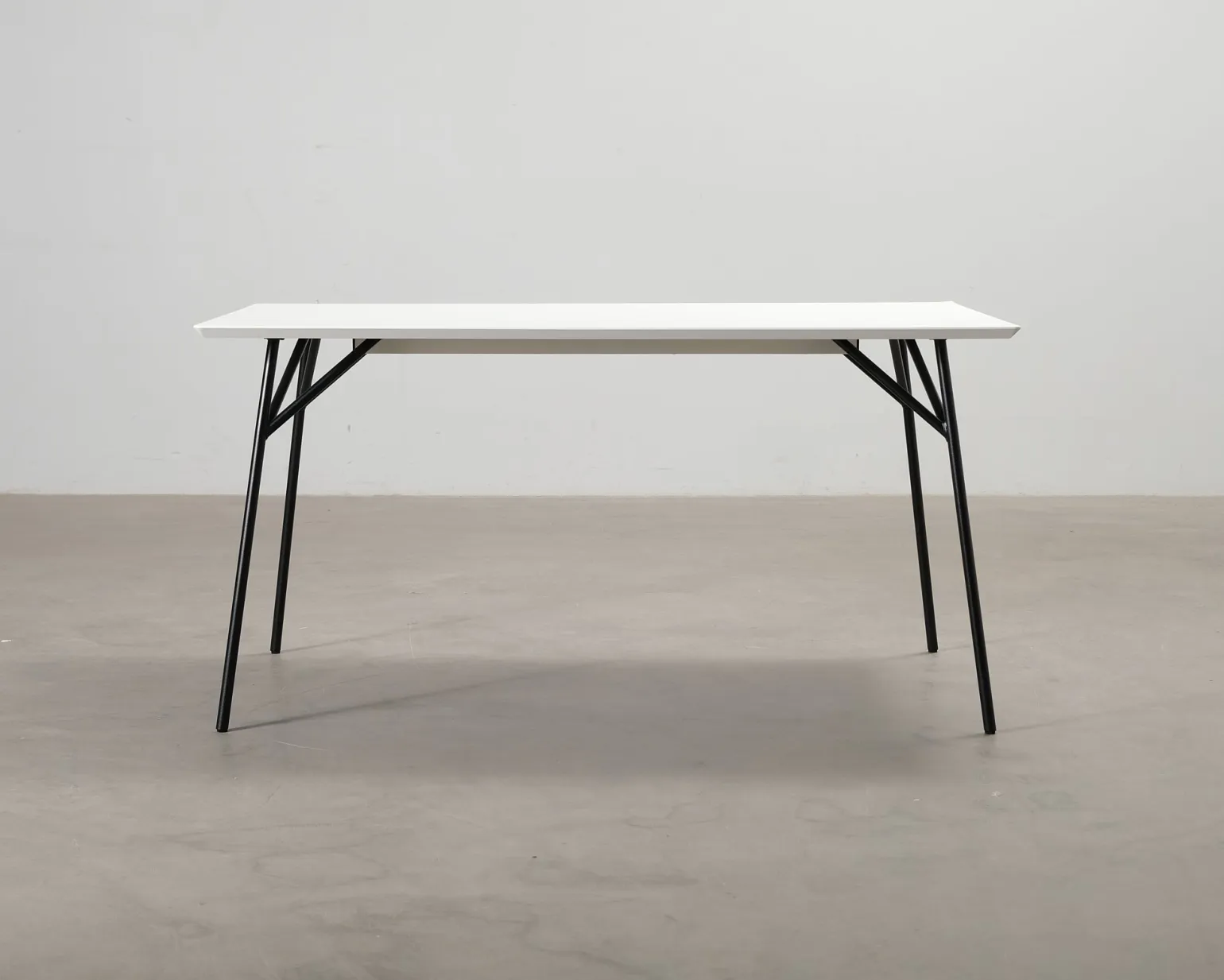Sofacompany Allie matbord 150 cm vit / svart
