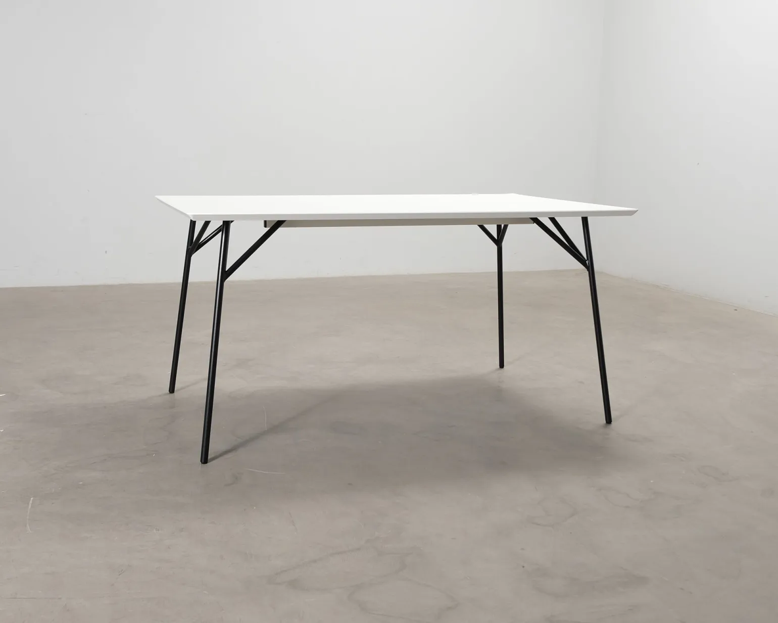 Sofacompany Allie matbord 150 cm vit / svart