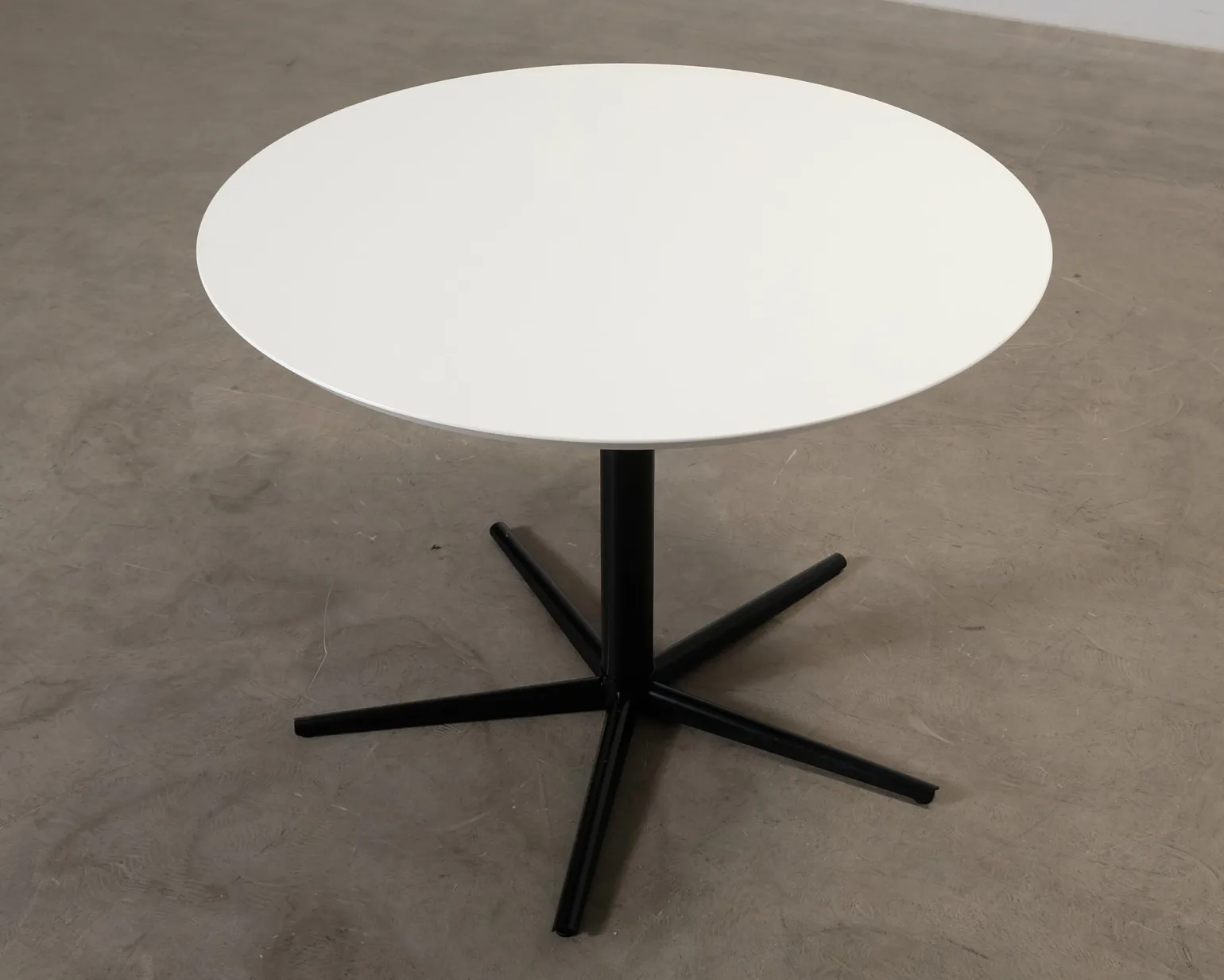 Sofacompany Allie matbord ø 120 cm vit / svart