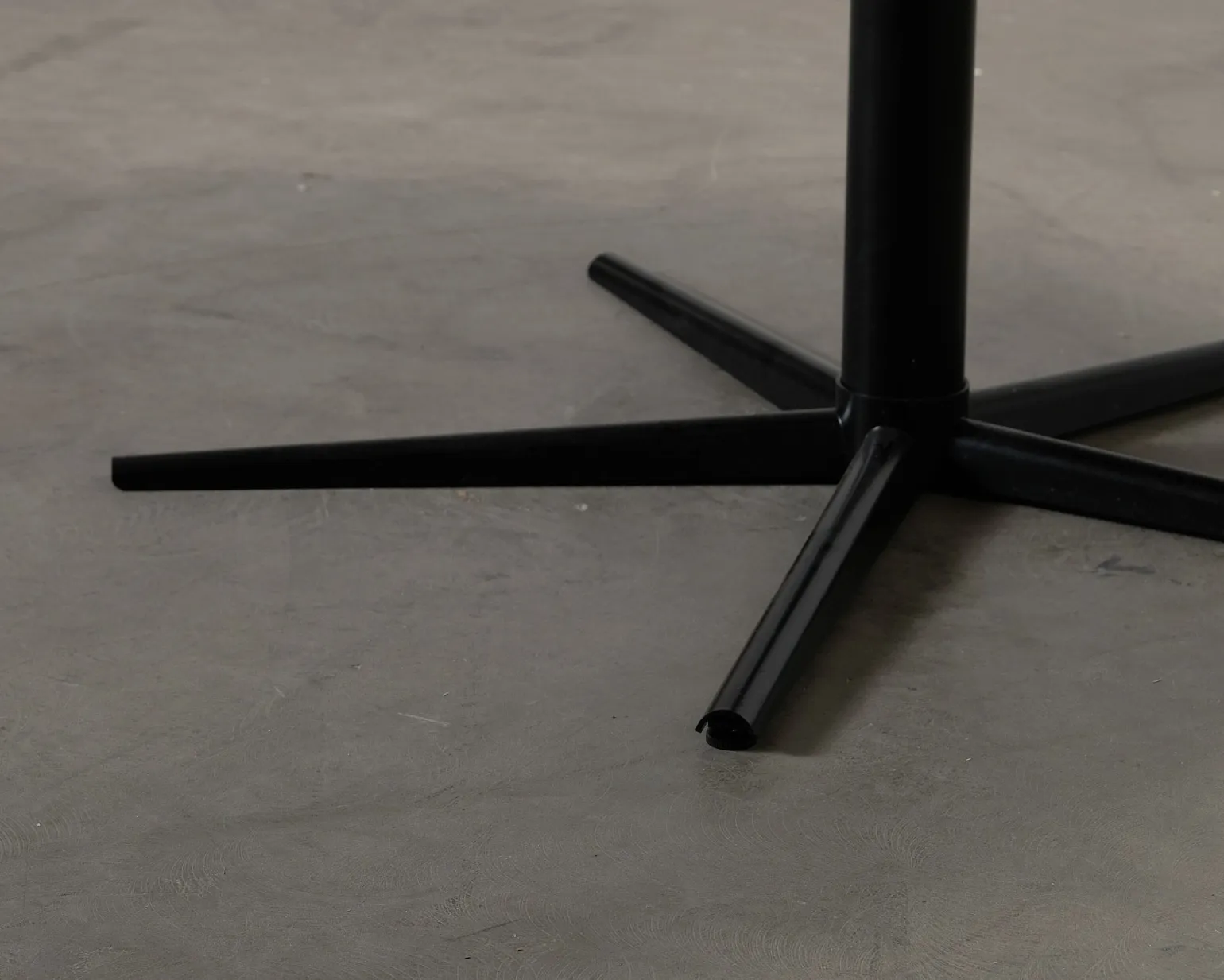 Sofacompany Allie matbord ø 120 cm vit / svart