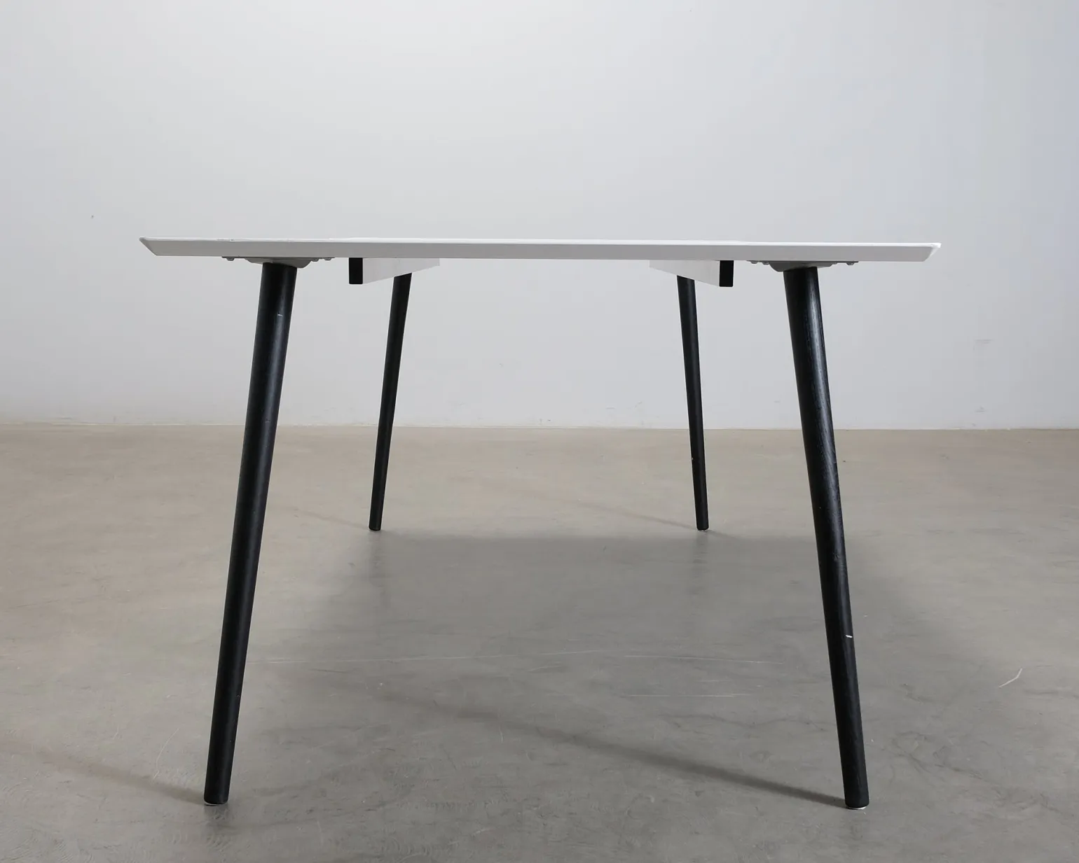 Sofacompany Allie matbord vit / svart
