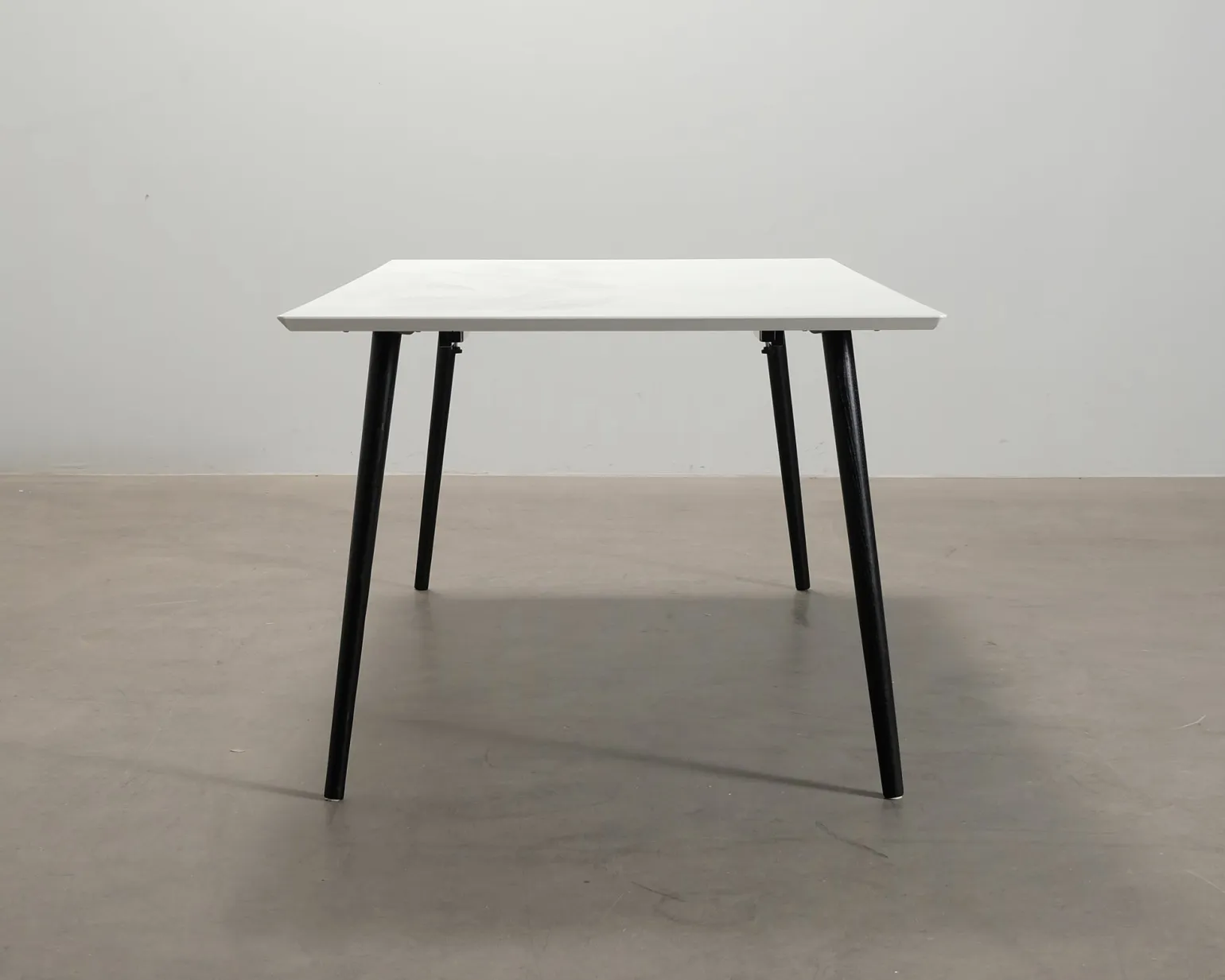Sofacompany Allie matbord vit / svart